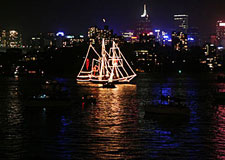 Live Show on Sydney Showboat Dinner Cruise on Sydney Harbour